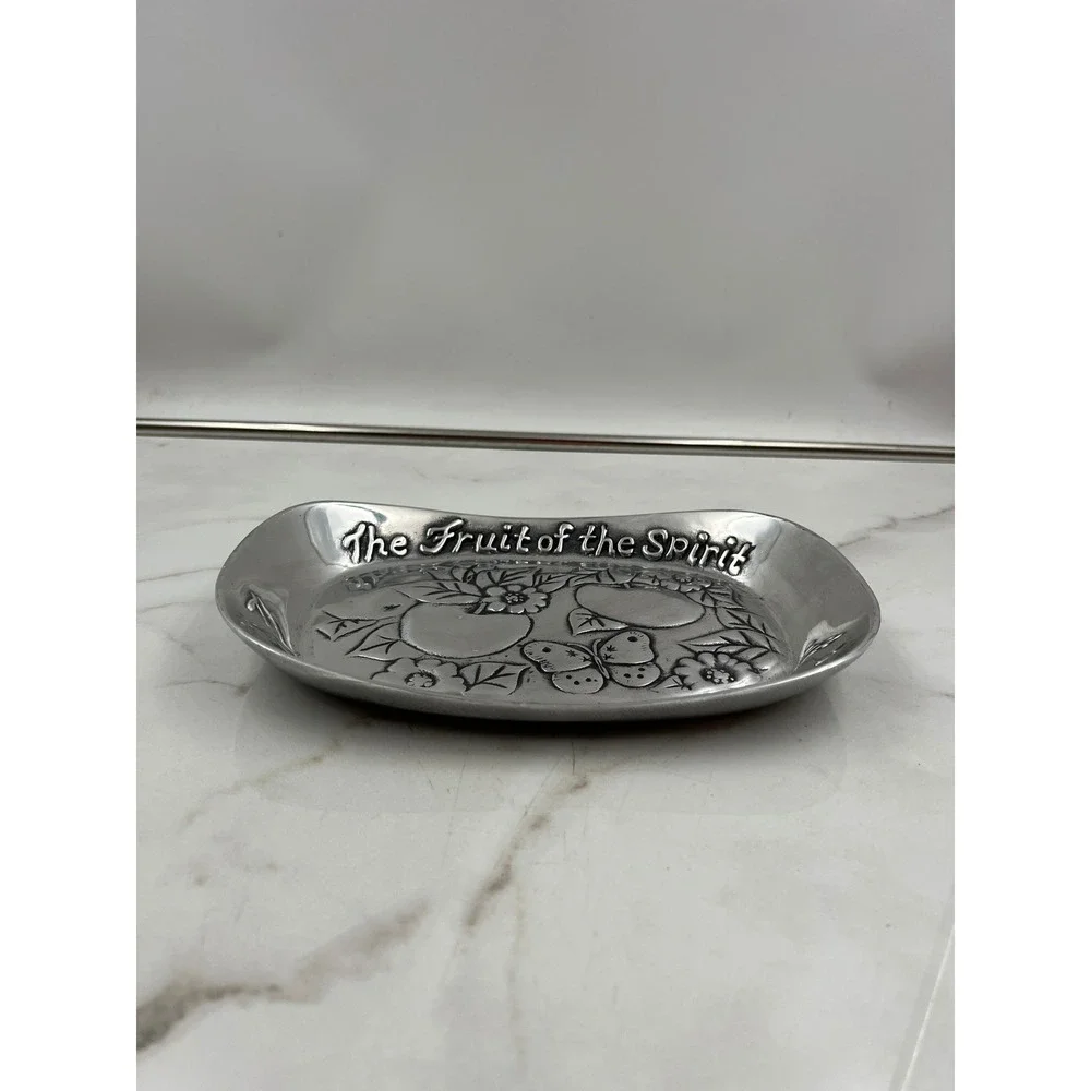 Wilton Armetale Susan Winget Fruit of the Spirit Patience Bread Tray 334134